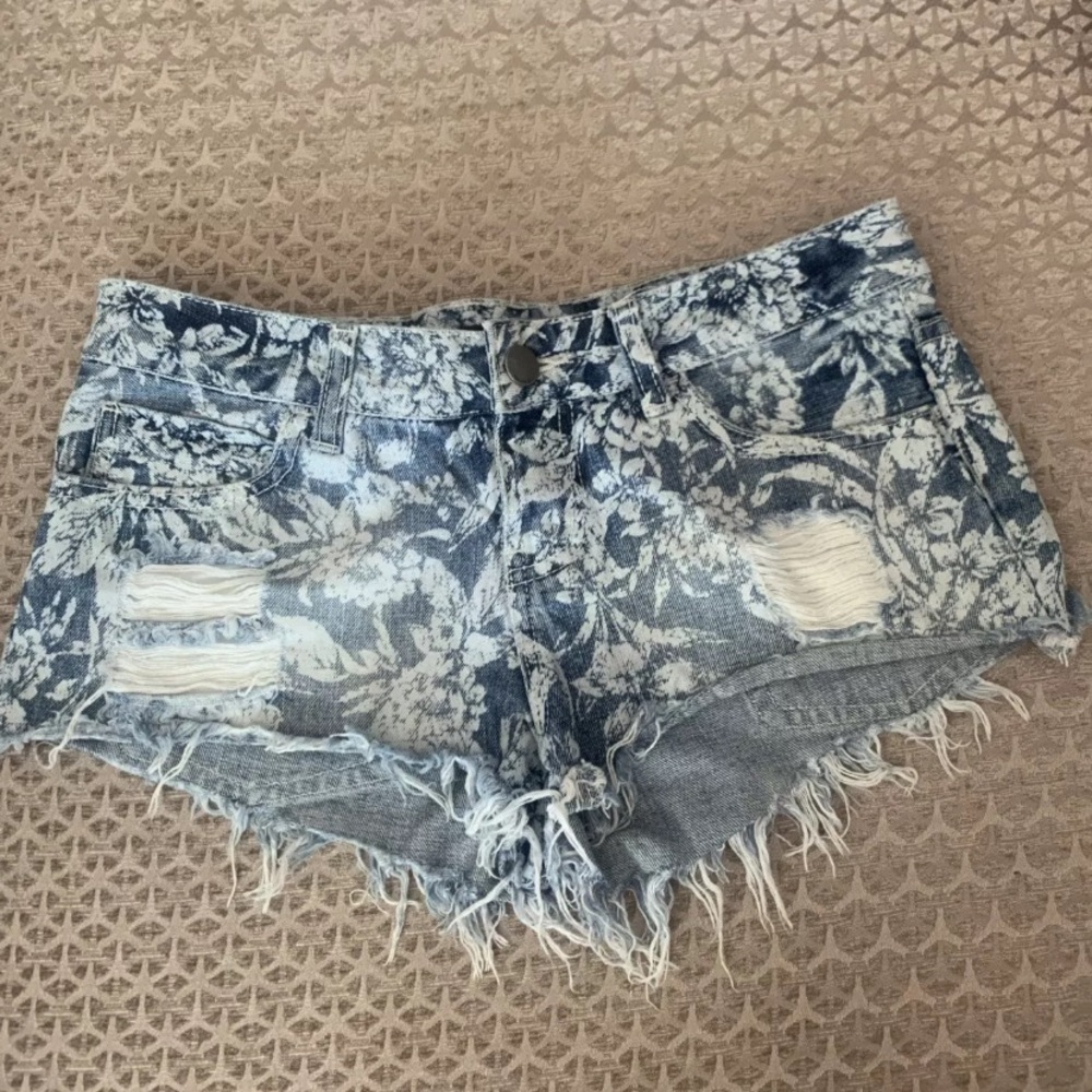 Billabong Women Jean Shorts Floral Patterns Low Rise Size 0